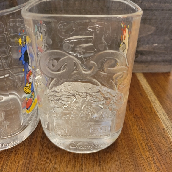 Disney's collectible McDonald's glasses set of 2 - Picture 7 of 7
